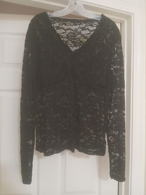 Amazon Essentials Black Floral Lace V-Neck Long Sleeve Blouse